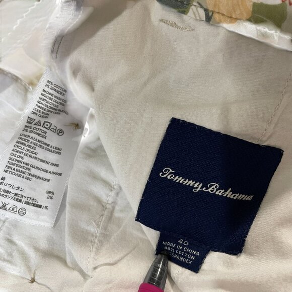 Tommy Bahama Men's Beige Shorts Size 40 Flat Front Bermuda Beach Vacation - Picture 2 of 4